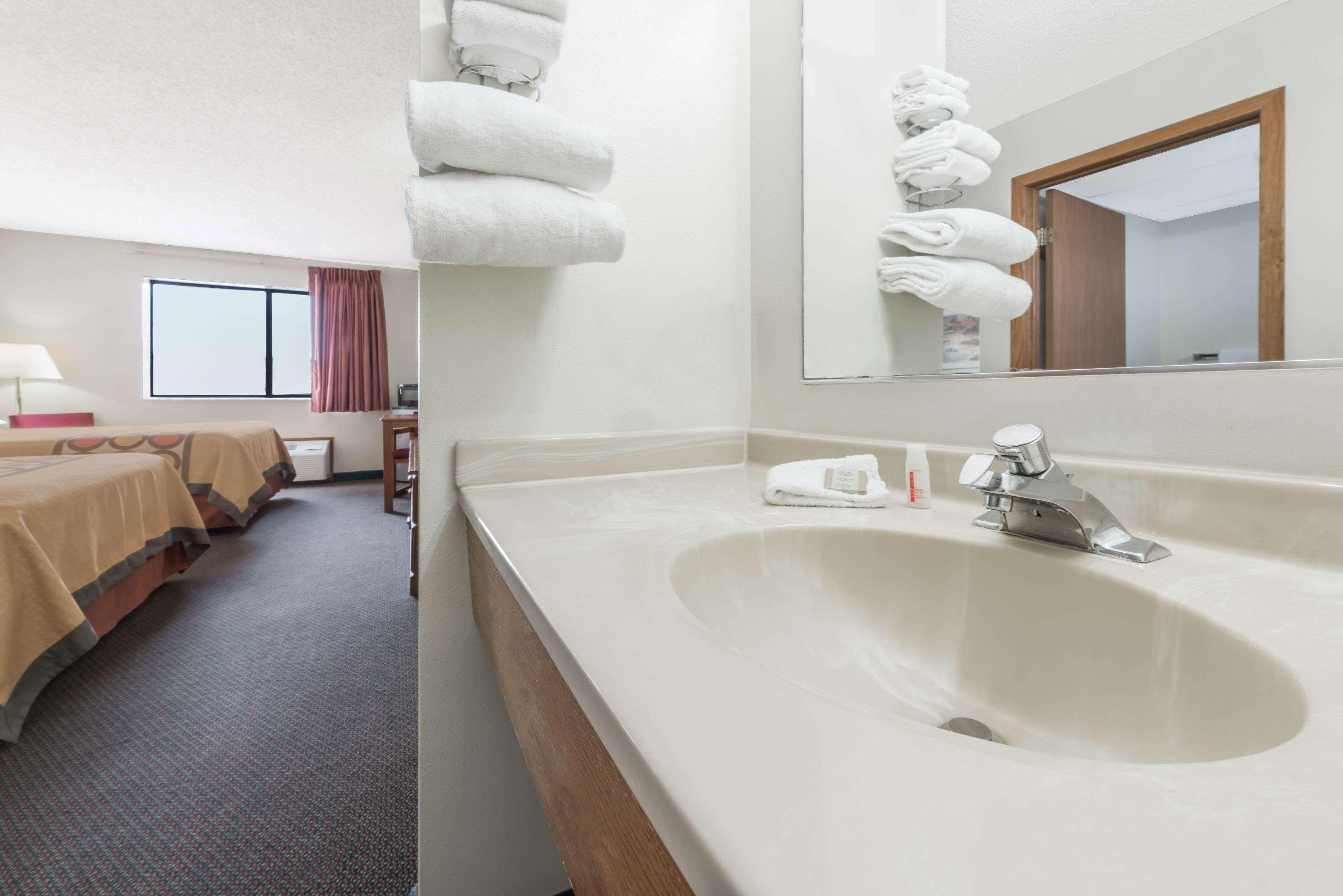 ซูเปอร์ 8 บาย วินด์แฮม สมิทวิลล์ เลก Hotel Smithville ภายนอก รูปภาพ